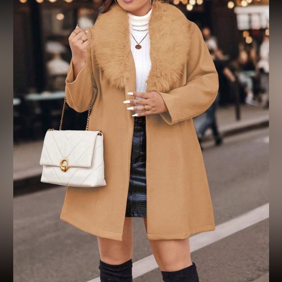 Luxurious camel tan fur collar belted pea coat - Picture 5 of 6